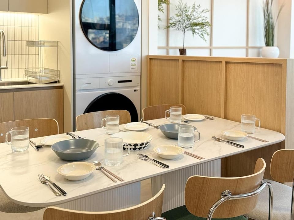 Dining area, kitchen