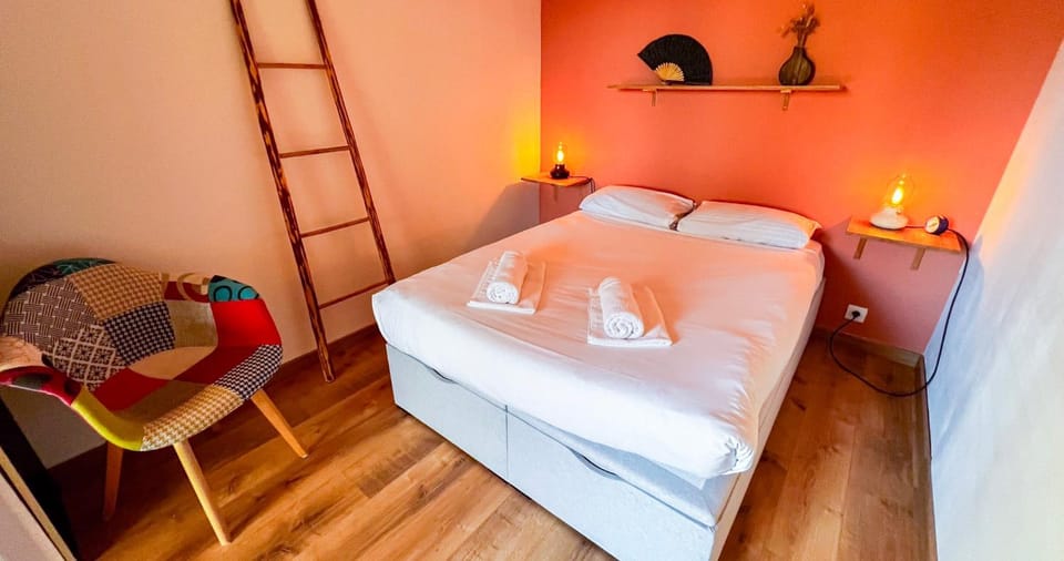 Bed, Bedroom