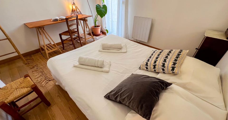 Bed, Bedroom