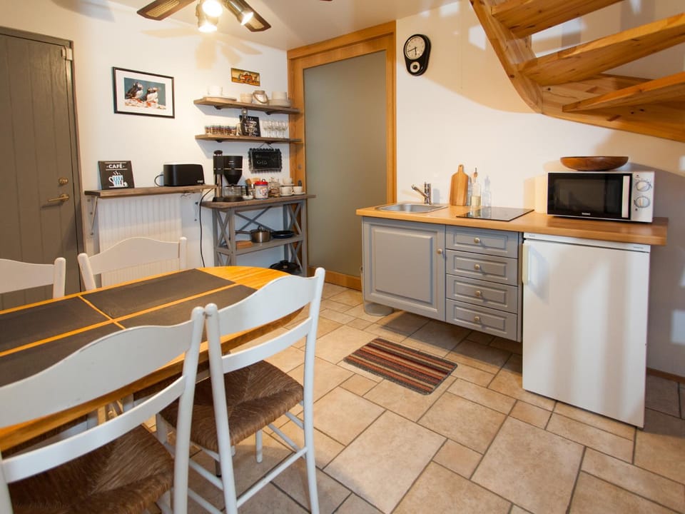 Coffee/tea facilities, Kitchen or kitchenette, Dining area