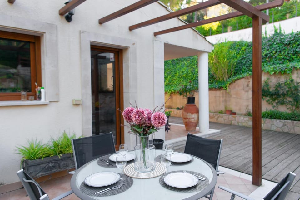 Patio, Day, Balcony/Terrace