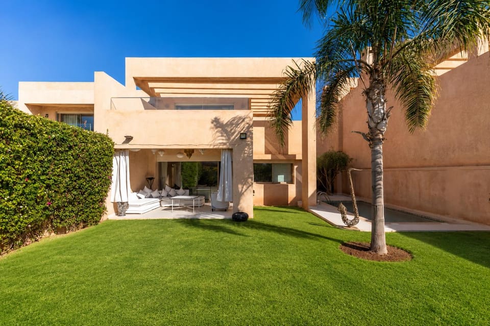 Property building, Garden, Pool view, Swimming pool