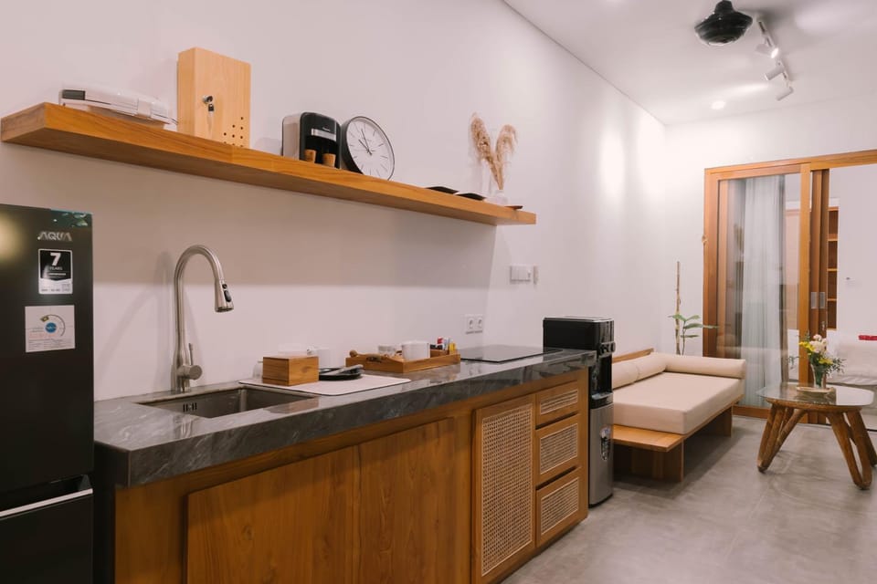 Coffee/tea facilities, Kitchen or kitchenette, Living room, Dining area, minibar, oven, pet friendly, stove, toaster, kitchen