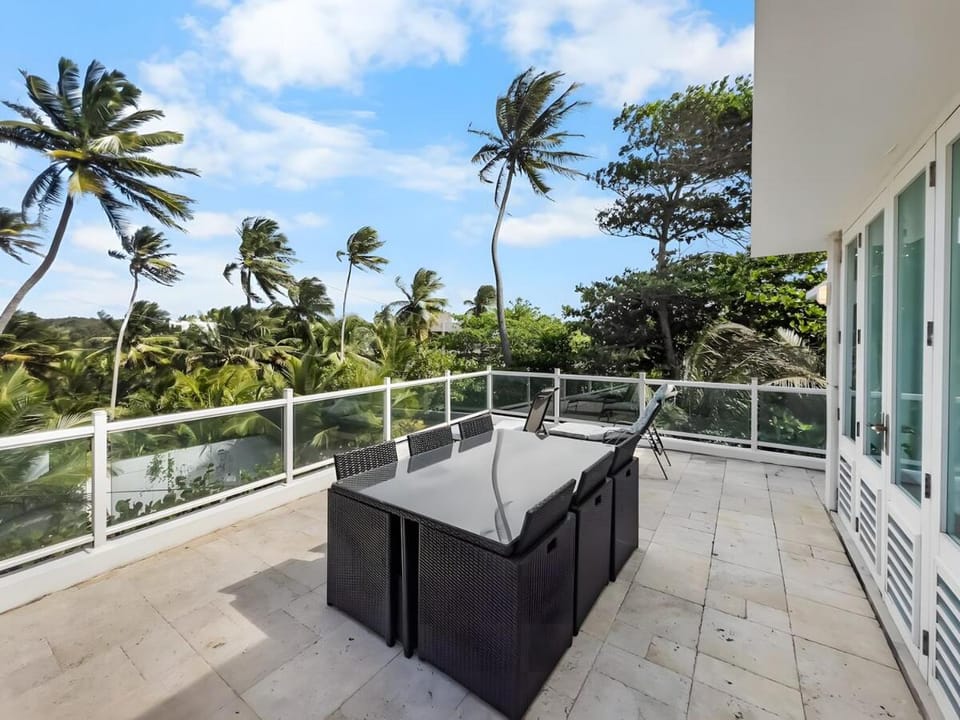 Villa Capitán Modern Stay Near Beach with pool House in Puerto Rico