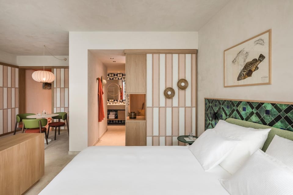 Bed, Bathroom, Photo of the whole room, Seating area, Dining area, Bedroom, wardrobe