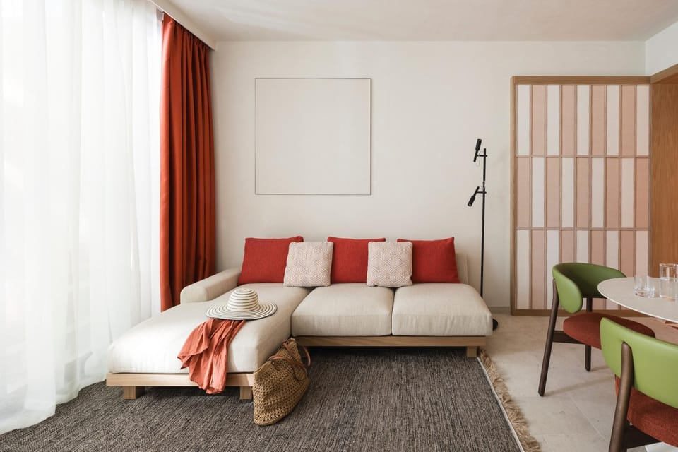 Living room, Photo of the whole room, Seating area, Dining area, Bedroom