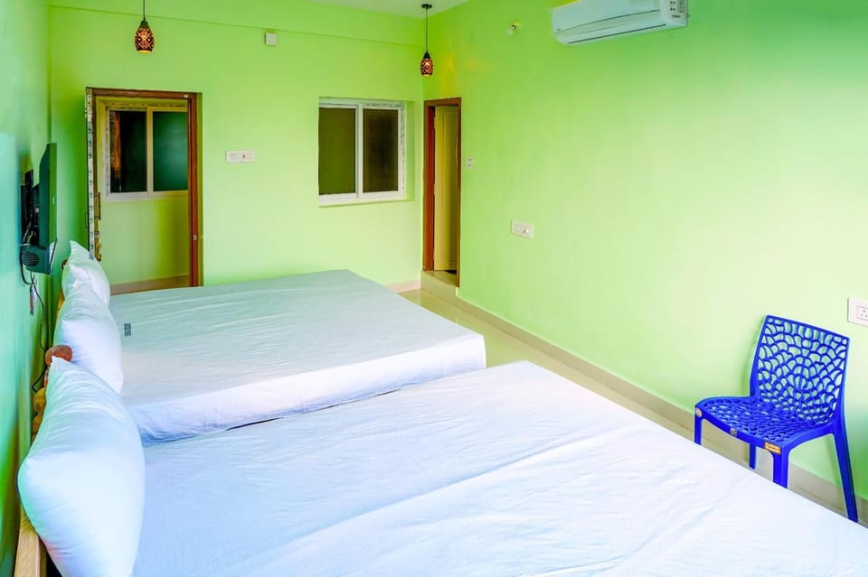Bed, Photo of the whole room, Bedroom, air conditioner