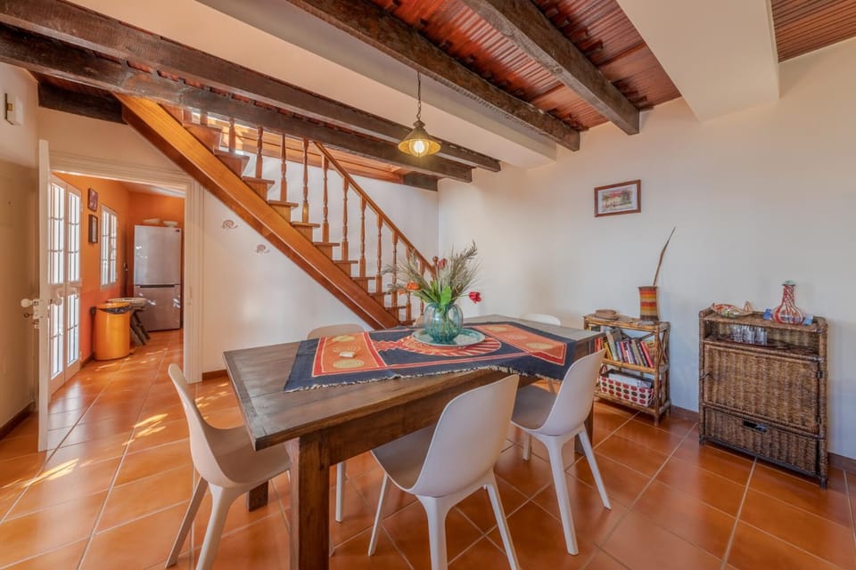 Living room, Seating area, Dining area, Meals