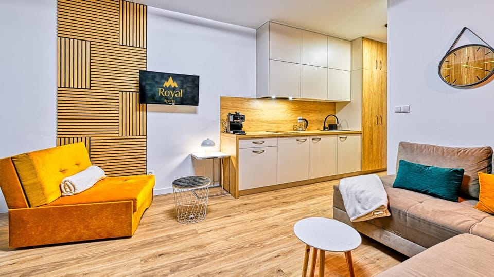 TV and multimedia, Coffee/tea facilities, Kitchen or kitchenette, Living room, Seating area, stove, toaster