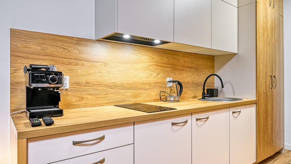 Coffee/tea facilities, Kitchen or kitchenette, stove, toaster