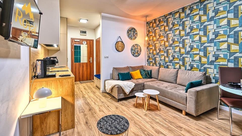 TV and multimedia, Coffee/tea facilities, Kitchen or kitchenette, Living room, Seating area, stove