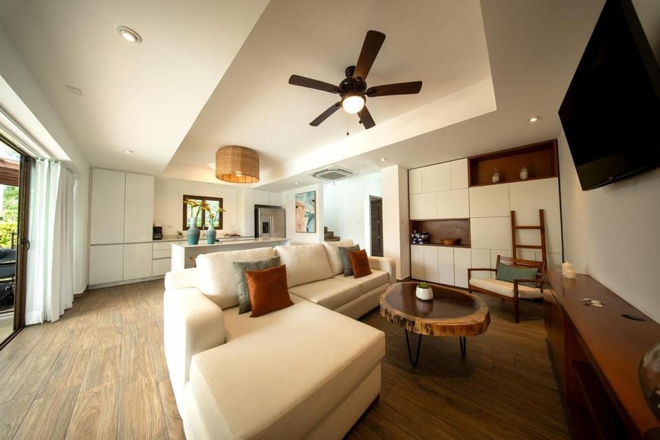 Villa with Jacuzzi and pool view in Monterrico Villa in Santa Rosa Department