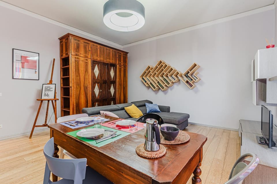 Living room, Seating area, Lunch