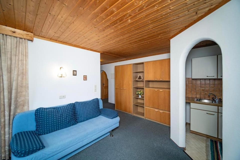 Kitchen or kitchenette, Living room, Seating area