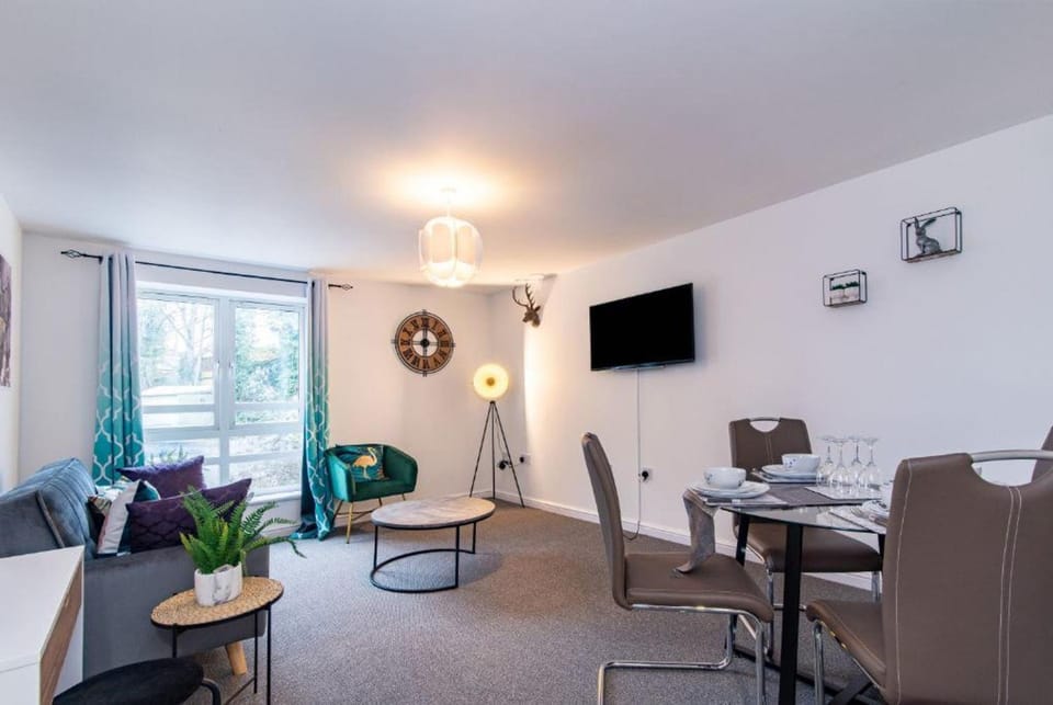 TV and multimedia, Living room, Decorative detail, Seating area