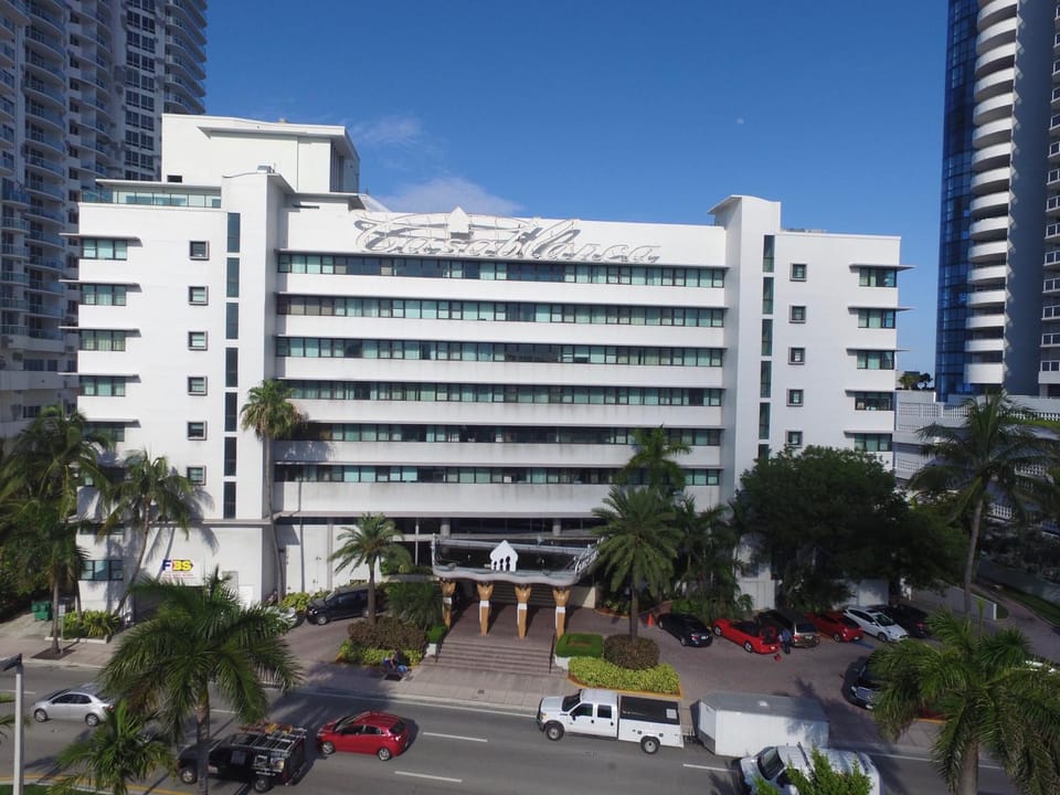 Facade/entrance