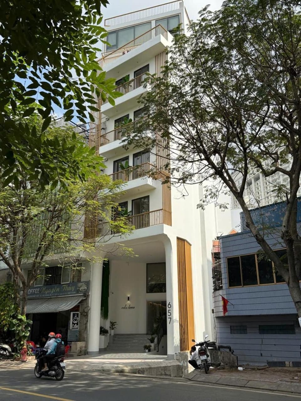 Property building, Day, Location