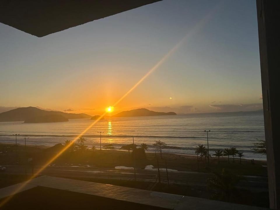 Cobertura Duplex frente Praia Massaguaçu 6 pessoas com vista e piscina Apartment in Caraguatatuba