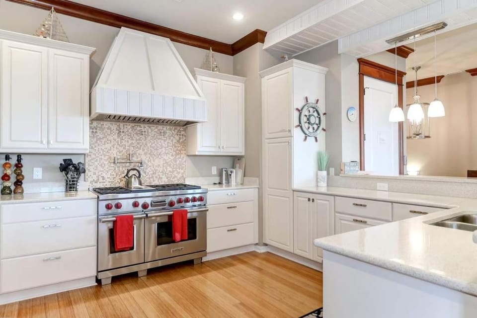 Beautiful Family Home with Private Pool Hot Tub Movie Room & Rooftop Terrace Ocean Views Beach steps away House in Isle of Palms
