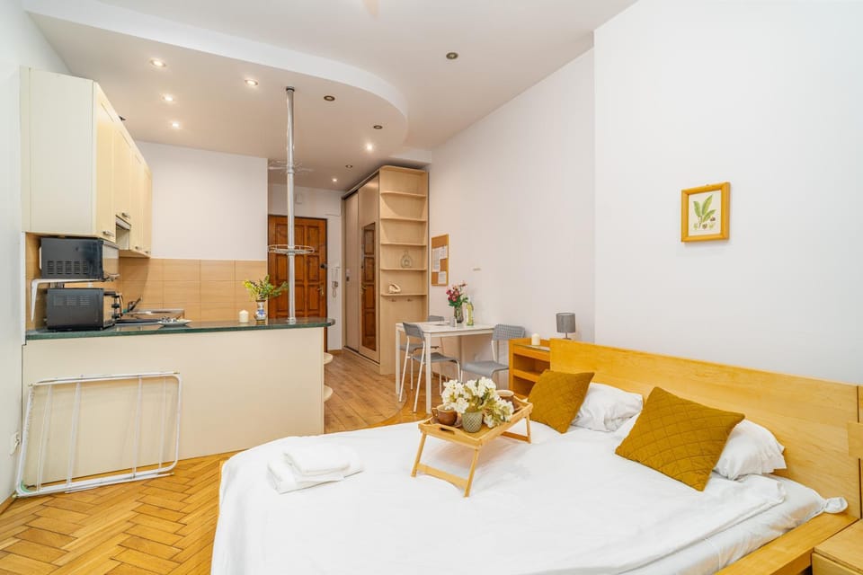 Kitchen or kitchenette, Living room, Seating area