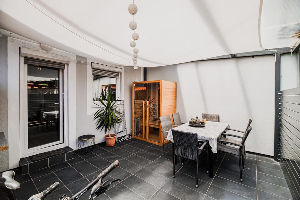 Sauna, Sauna, Balcony/Terrace, Dining area