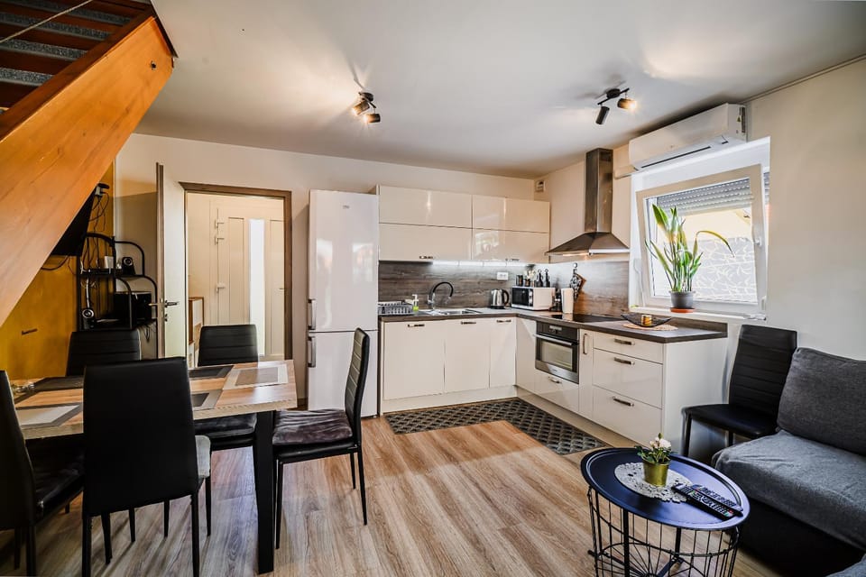 Living room, Dining area, kitchen