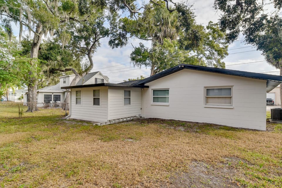 Walk to Restaurants: Home w/ Yard in Safety Harbor House in Safety Harbor
