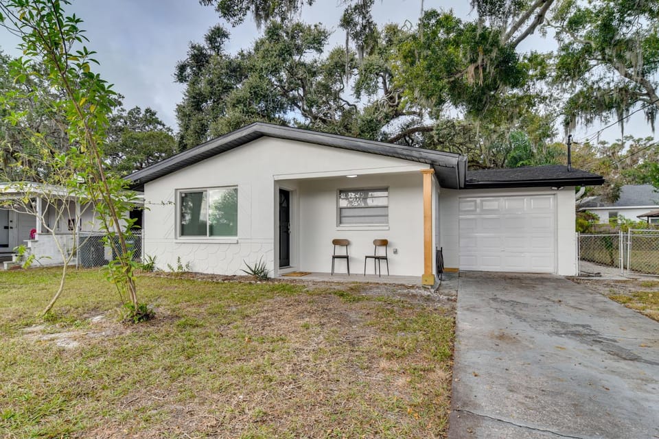 Walk to Restaurants: Home w/ Yard in Safety Harbor House in Safety Harbor