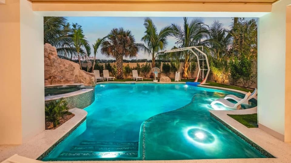 Sunset Lagoon Estate House in Siesta Beach