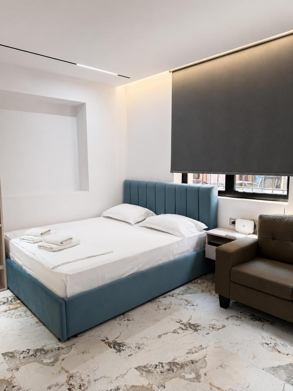 Bed, TV and multimedia, Bedroom, towels