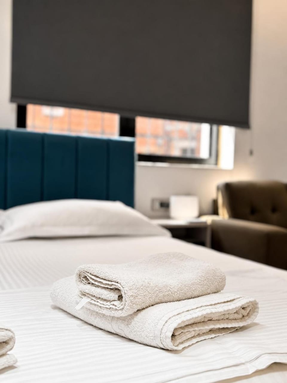 Bed, towels