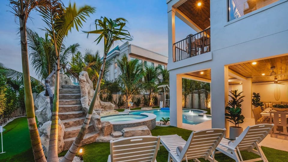 Golden Springs Estate House in Siesta Beach