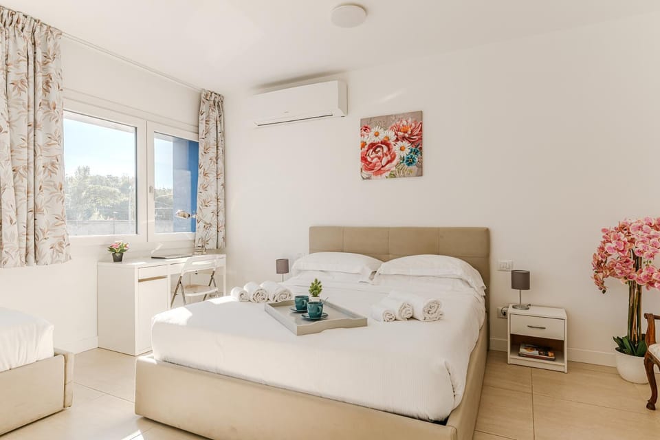 Bed, Photo of the whole room, Bedroom, towels, air conditioner