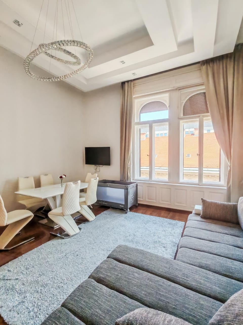 Bed, TV and multimedia, Living room, Photo of the whole room, Dining area