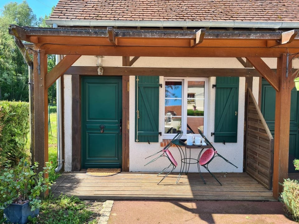 Property building, Patio, Day