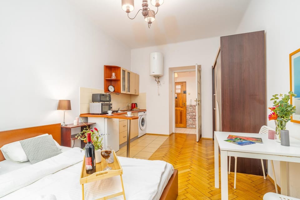 Batorego Studio - Old Town nearby - by Rentujemy Apartment in Krakow