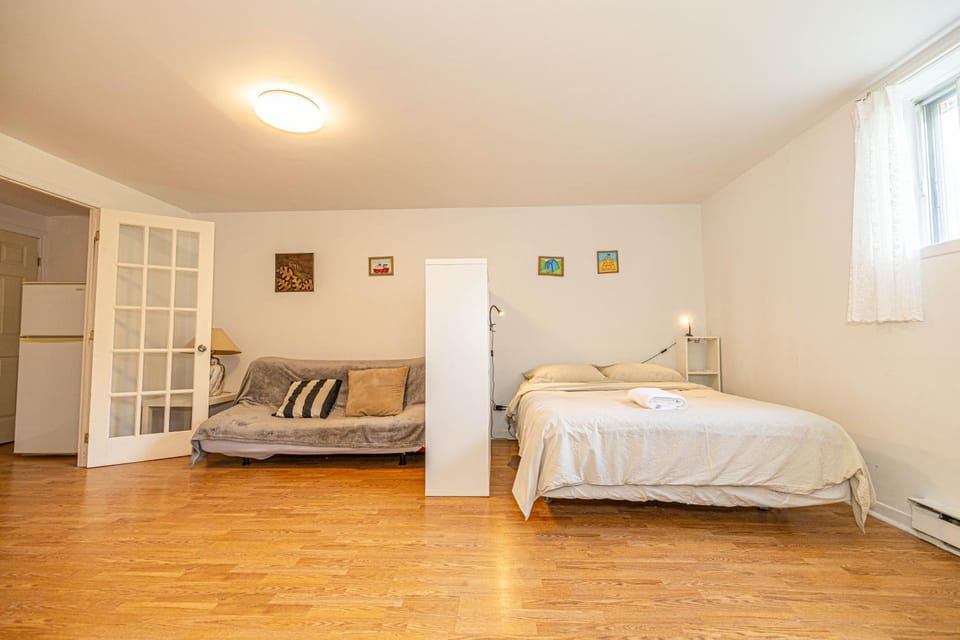 Cozy 1 BDR apt in MTL-E, near metro, free parking Apartment in Laval
