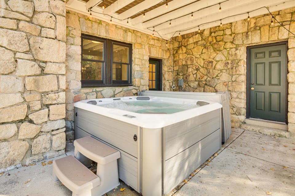 Walk to Lake Arrowhead Village! Home with Lake Views House in Lake Arrowhead