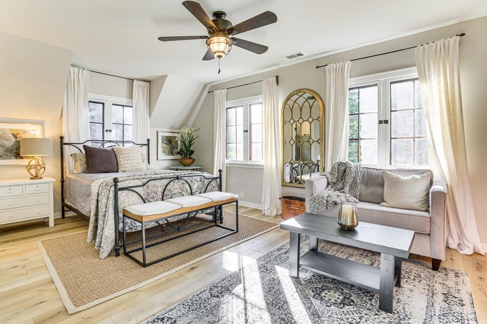 Steps to Lake Arrowhead Village: Chic Apartment Apartment in Lake Arrowhead