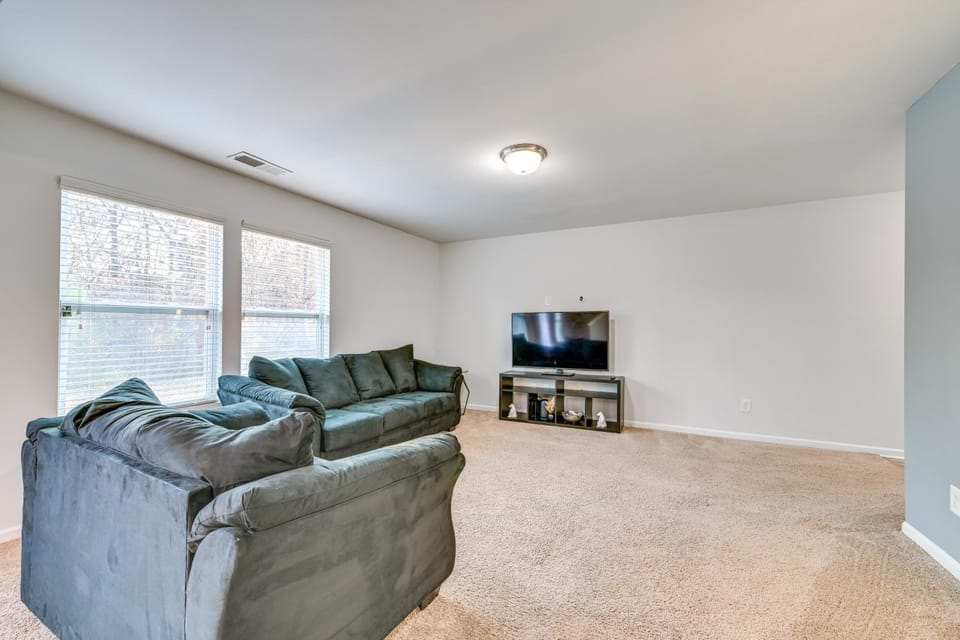 Pet-Friendly Home Just Outside Downtown Charlotte! House in Charlotte