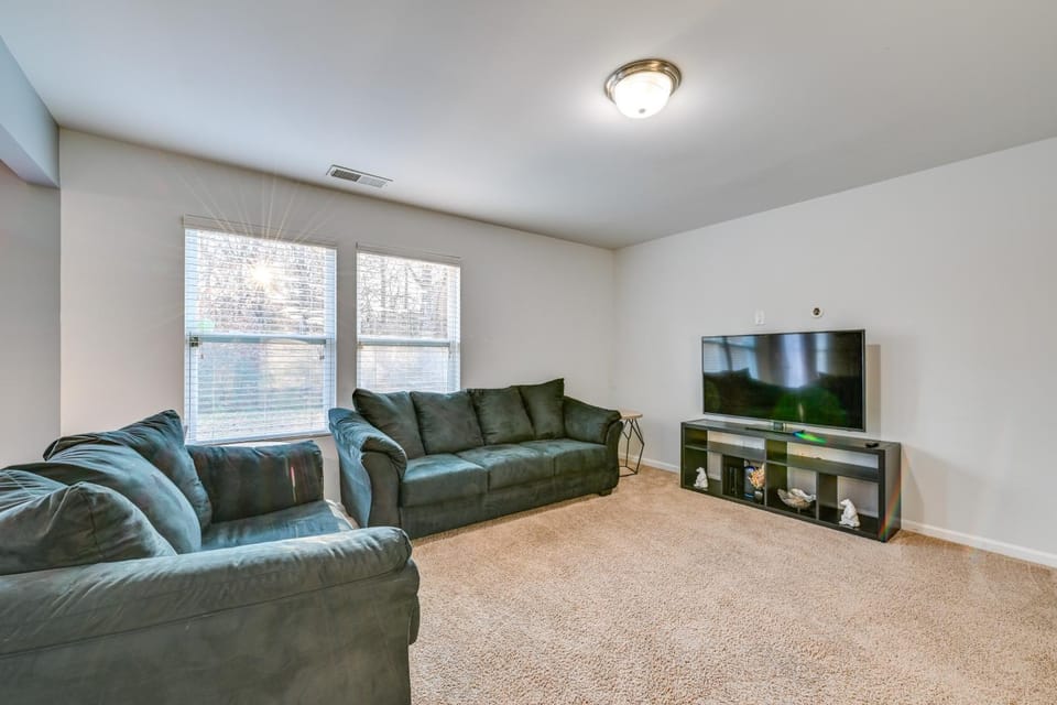 Pet-Friendly Home Just Outside Downtown Charlotte! House in Charlotte