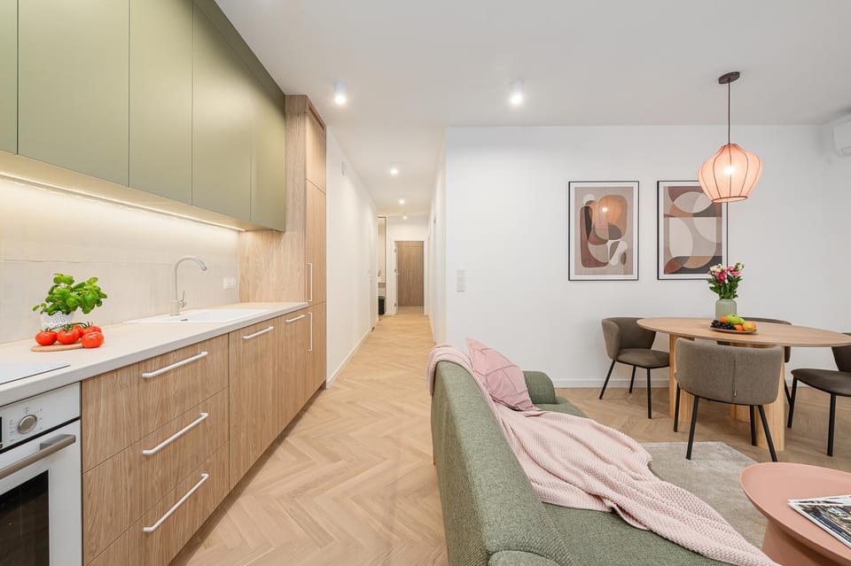 Kitchen or kitchenette, Dining area, oven, stove