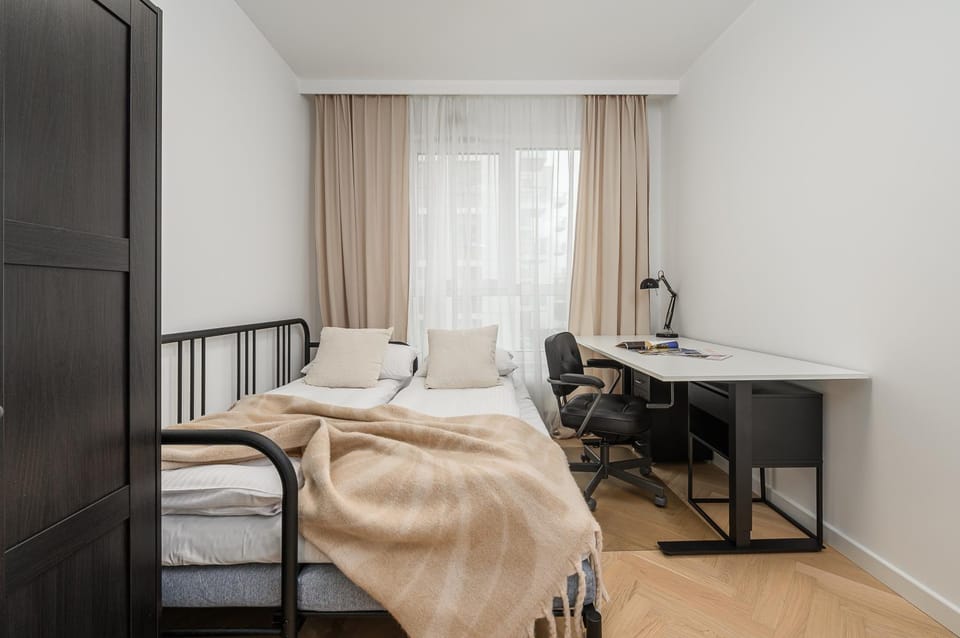 Bed, Seating area, Bedroom
