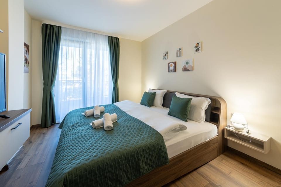 Bed, Photo of the whole room, Bedroom, towels