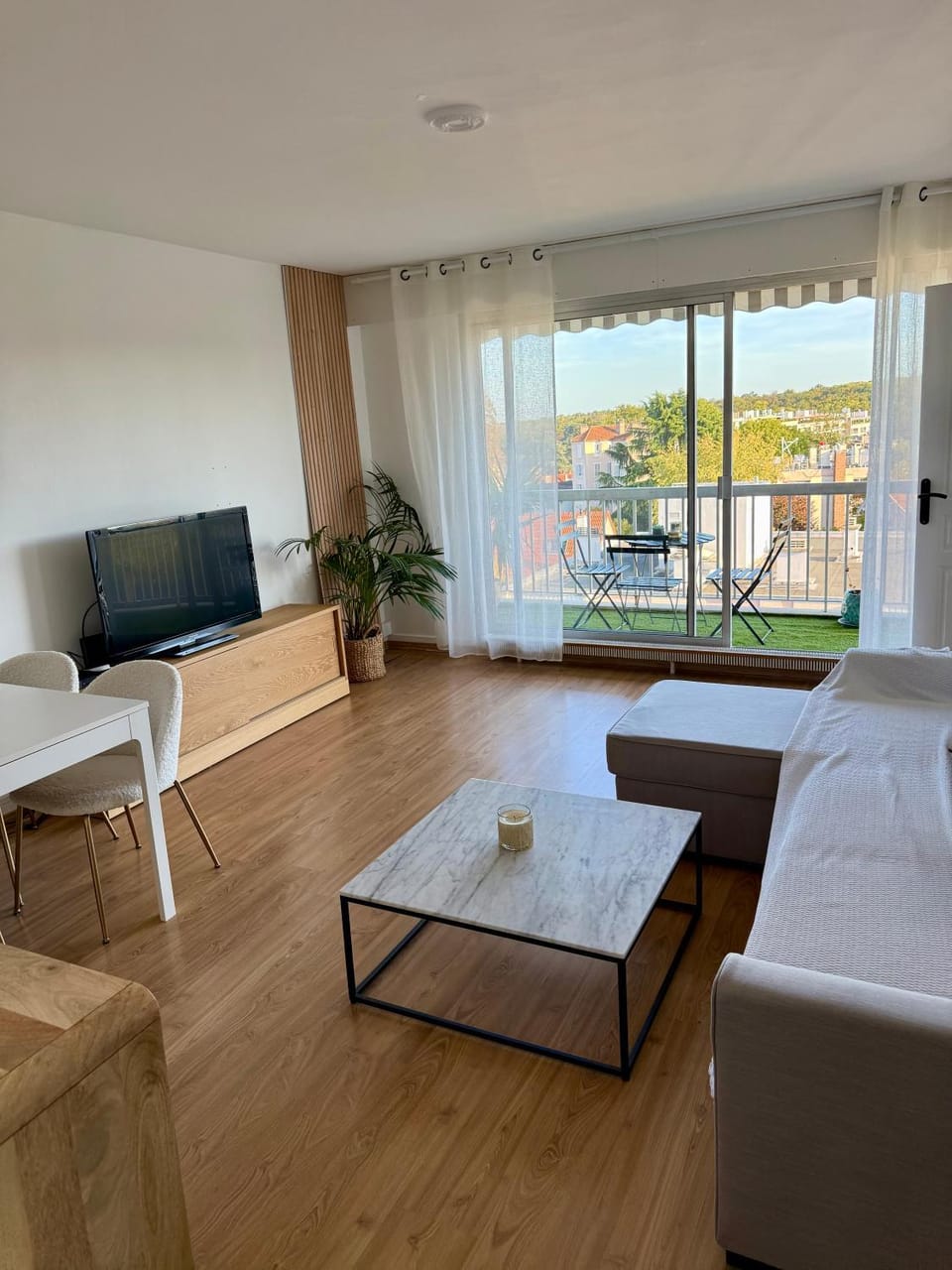 Appartement vue sur Tour Eiffel Apartment in Saint-Cloud