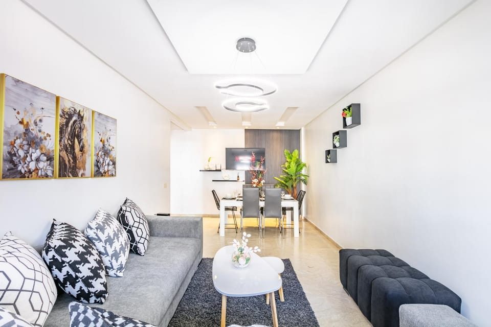 Communal lounge/ TV room, TV and multimedia, Living room, Seating area, Dining area, Evening entertainment