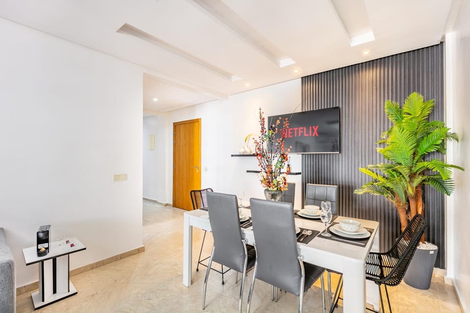 Communal lounge/ TV room, TV and multimedia, Living room, Seating area, Dining area, Evening entertainment