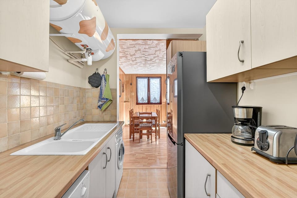 Kitchen or kitchenette, Living room