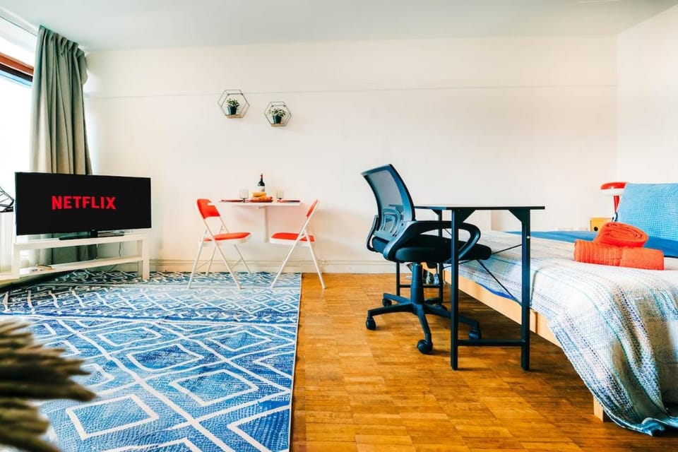 Living room, Dining area, Evening entertainment, Bedroom