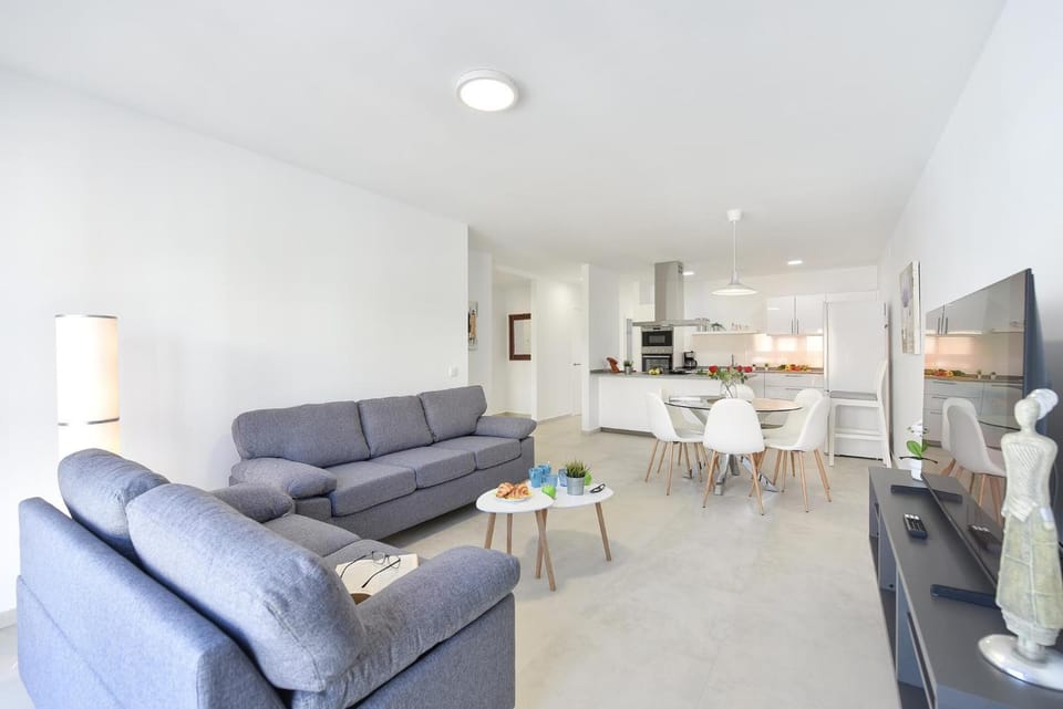 TV and multimedia, Kitchen or kitchenette, Living room, Dining area